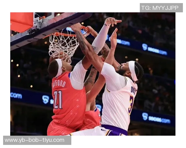 莱夫利称赞浓眉表现超凡能在场上无所不能防守任何对手 莱夫利称赞浓眉表现超凡能在场上无所不能防守任何对手