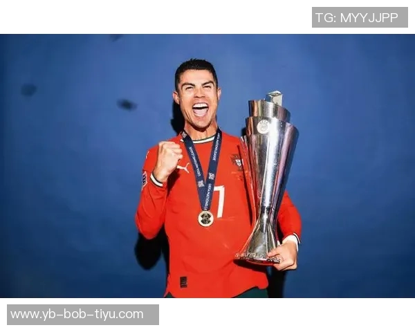 C罗荣获葡萄牙环球声望奖赞誉其辉煌职业生涯成就 C罗荣获葡萄牙环球声望奖赞誉其辉煌职业生涯成就