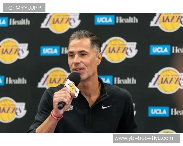 小里弗斯直言湖人争冠之路漫长应尽早考虑交易老詹 小里弗斯直言湖人争冠之路漫长应尽早考虑交易老詹